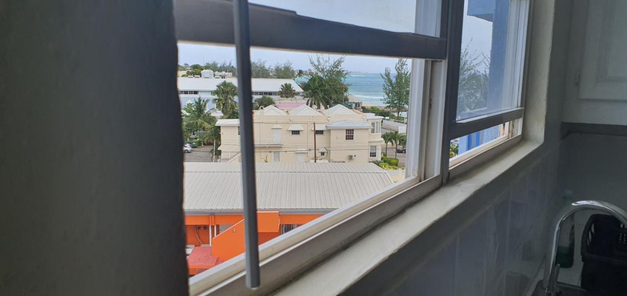 Hastings Towers 4D - Studio Apt Opp Beach Бриджтаун Екстер'єр фото