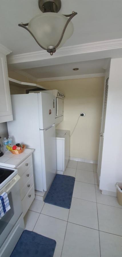 Hastings Towers 4D - Studio Apt Opp Beach Бриджтаун Екстер'єр фото