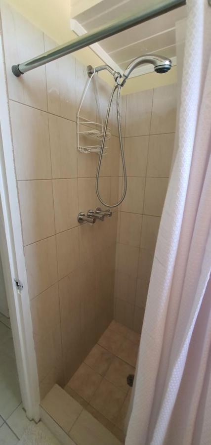 Hastings Towers 4D - Studio Apt Opp Beach Бриджтаун Екстер'єр фото